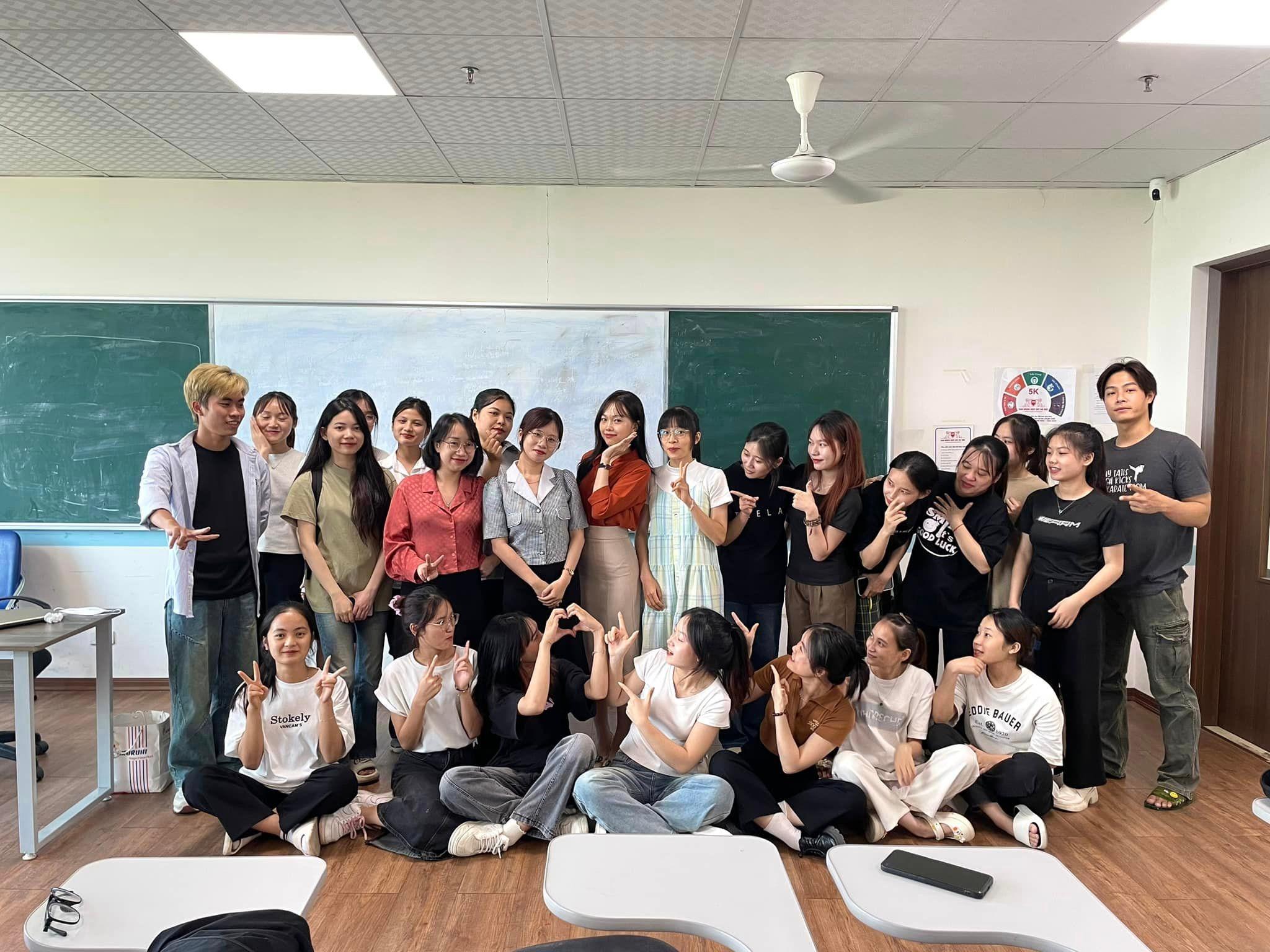 Lớp tiếng Hàn trường Cao đẳng Việt Mỹ HN