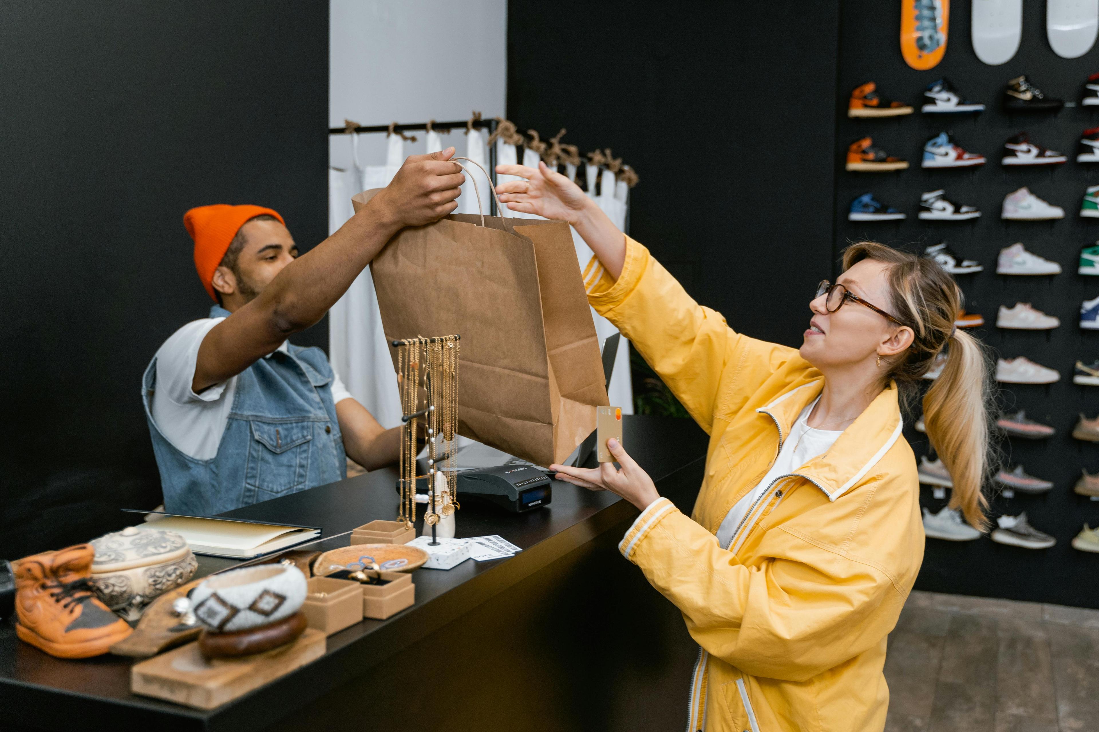 bán hàng tại shop